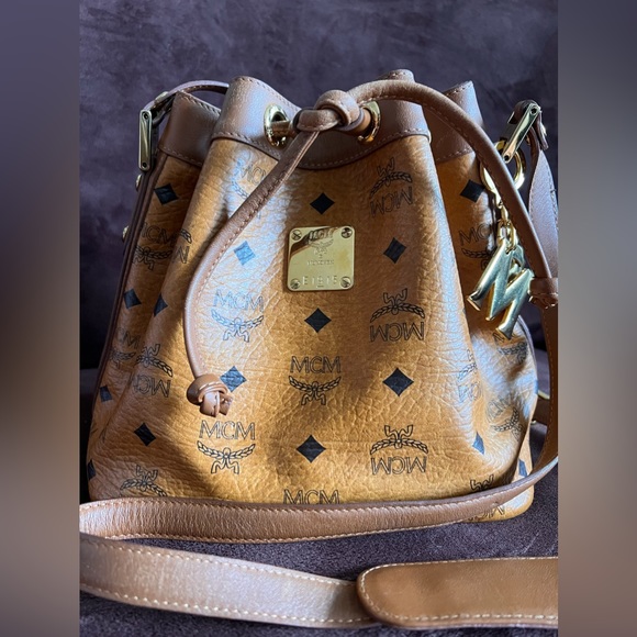 MCM MADE IN GERMANY BUCKET BAG - Picture 4 of 13